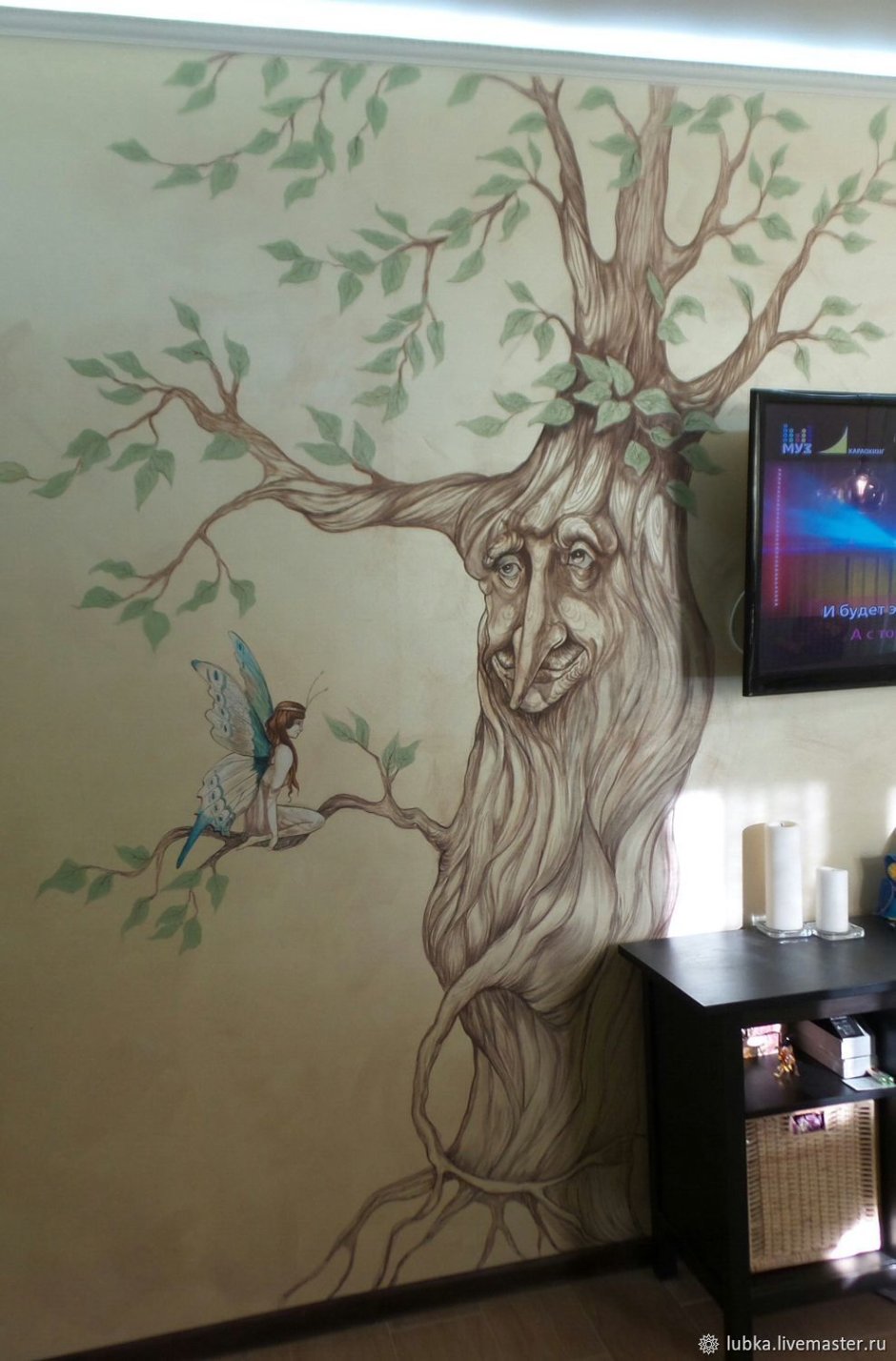 Сказочное дерево на стене