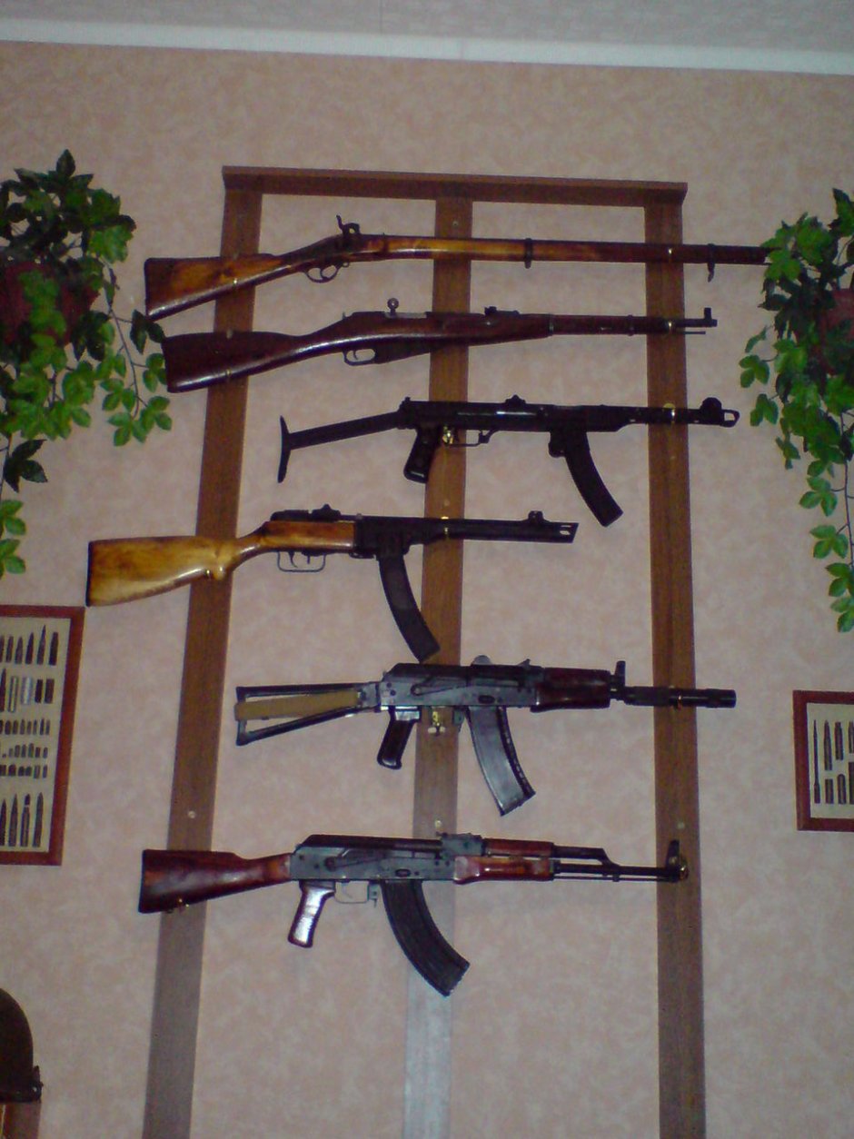 Стена с оружием