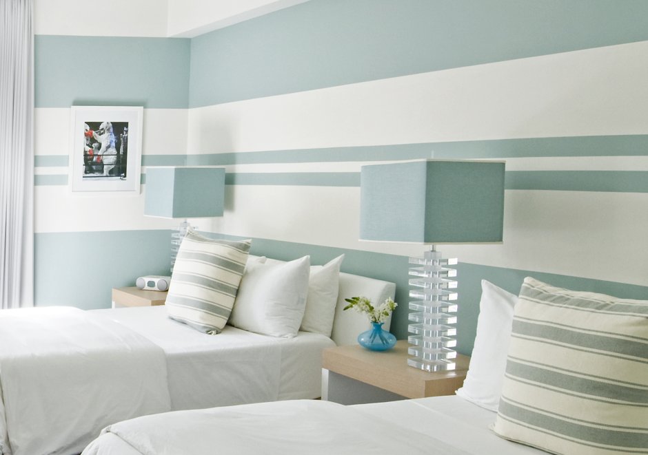 Дизайн покраски стен в спальне полосками