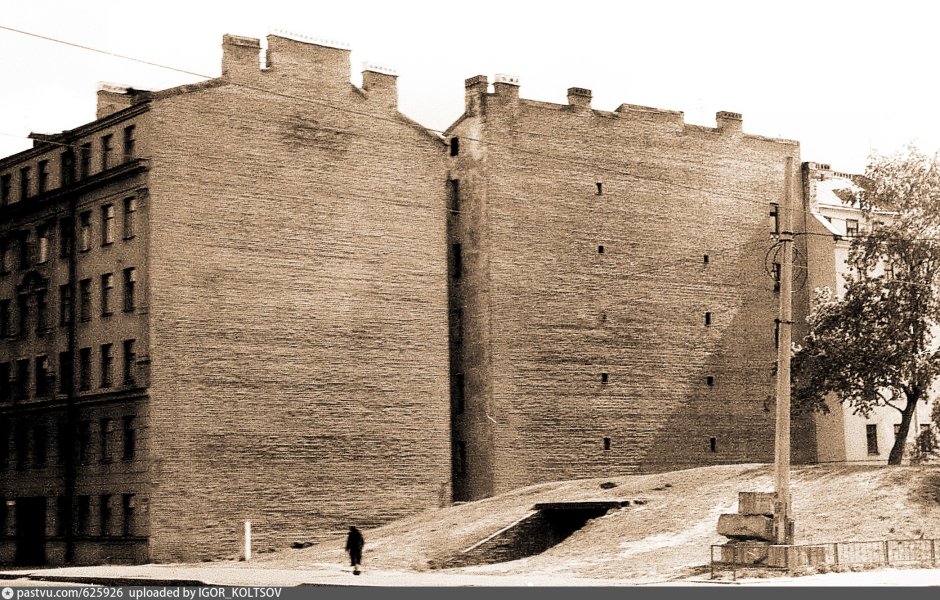 Брандмауэрная стена в Питере