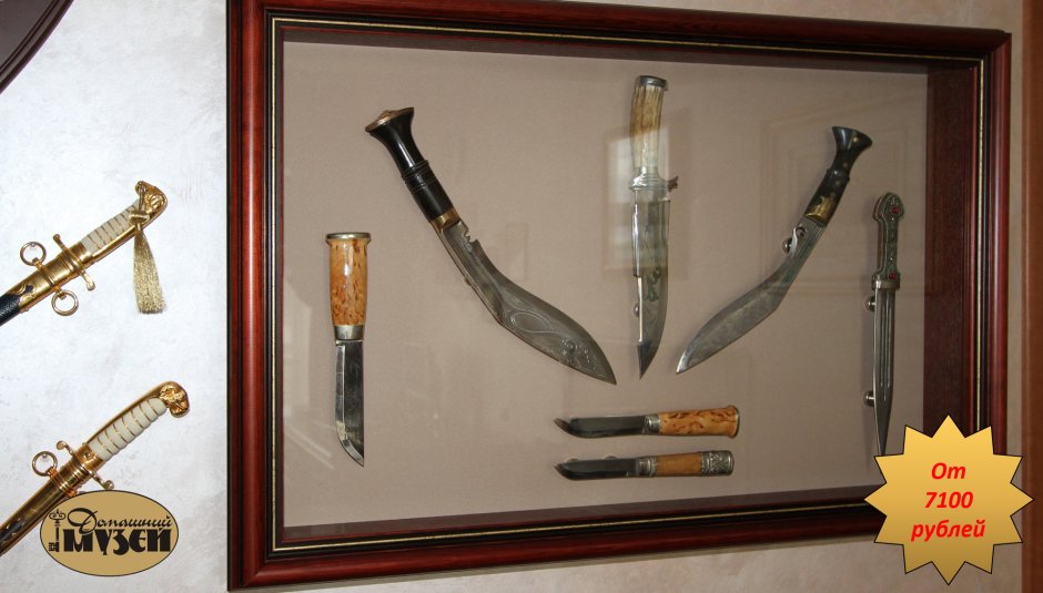 Коллекция холодного оружия на стене