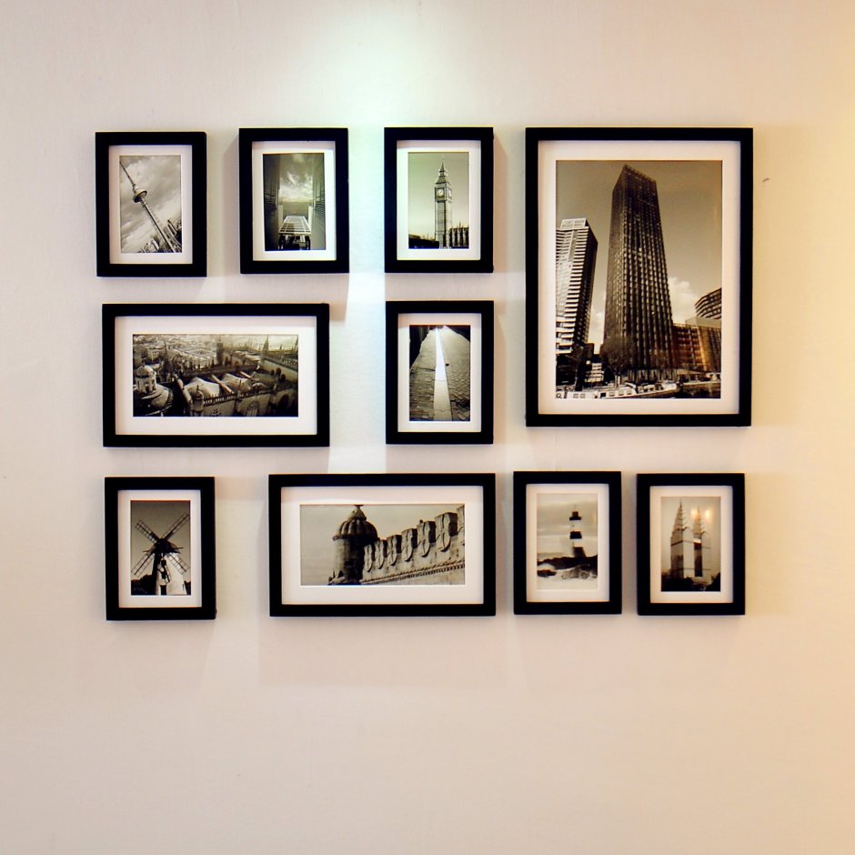 Фоторамки на стене в интерьере