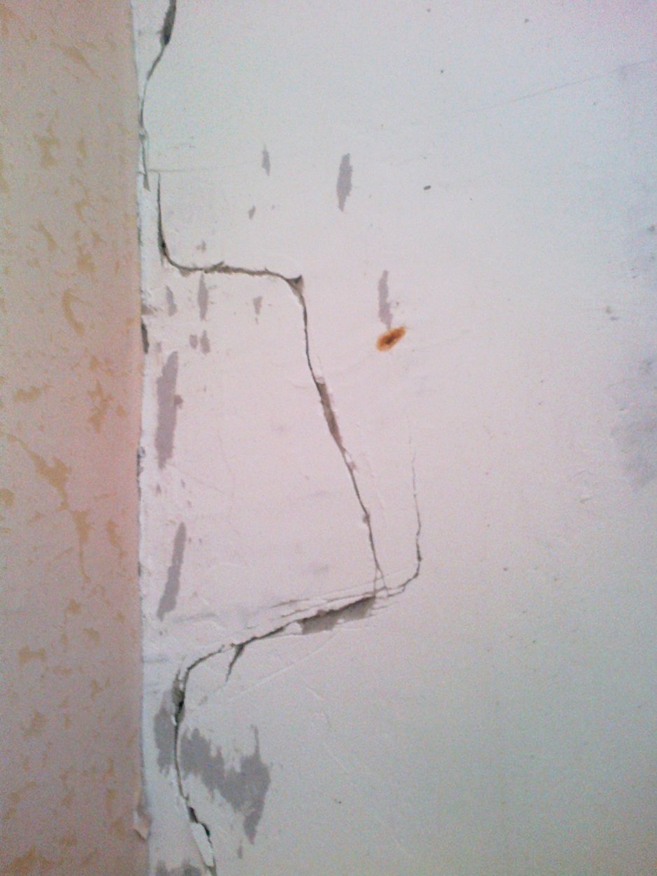 Трещина в несущей стене