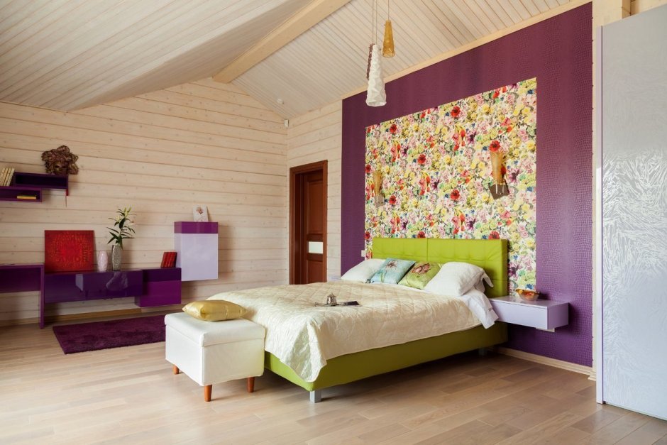 Цветные стены в деревянном доме (47 фото)