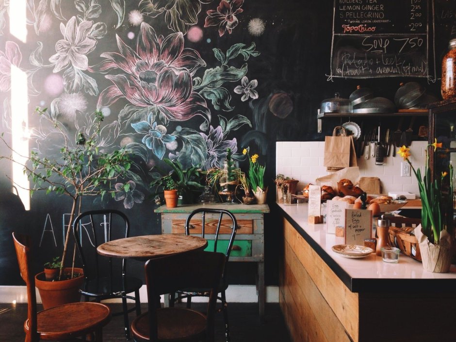 Современные росписи на стенах кафе