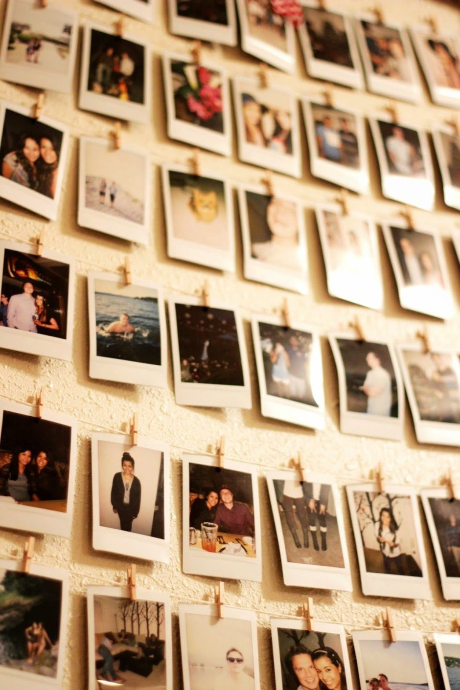 Стена с кучей фотографий