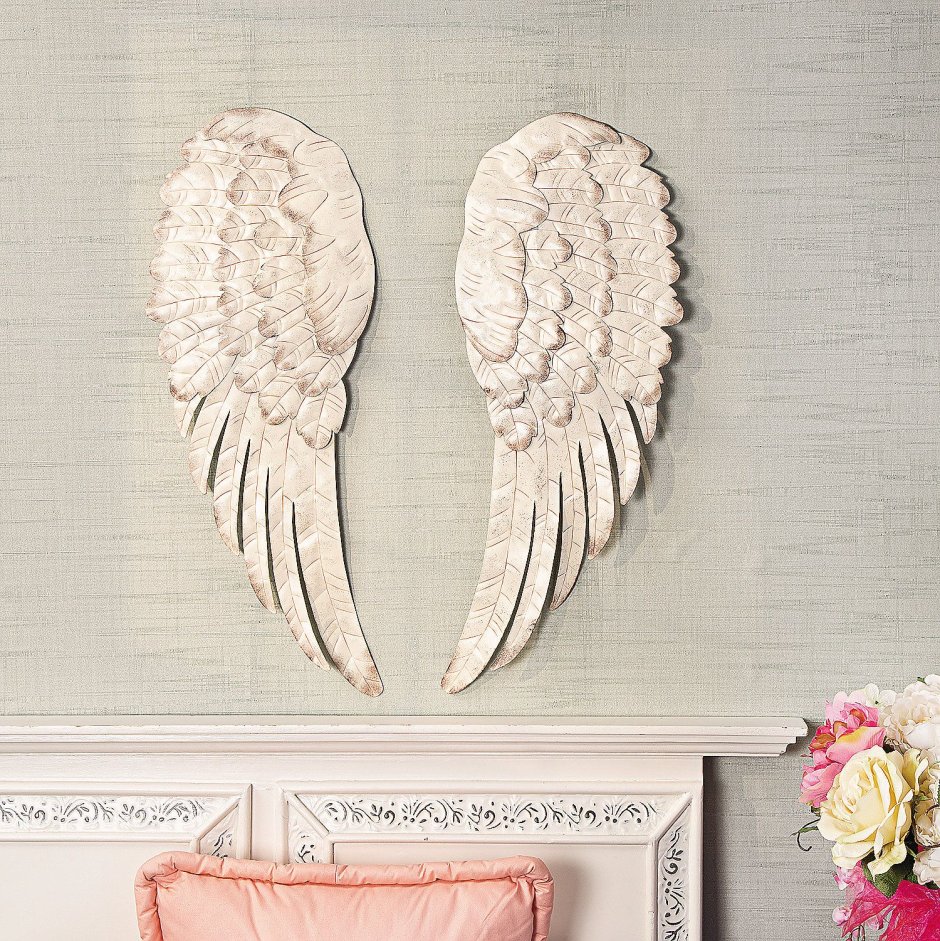 Кровать с крыльями ангела