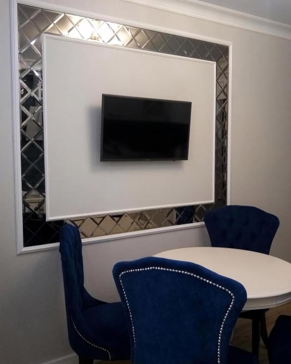 Зеркальное панно на стену с телевизором