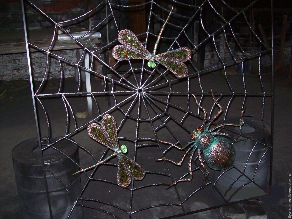 Забор в виде паутины
