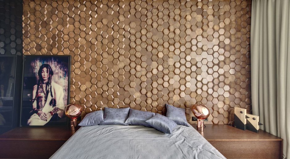 Деревянная мозайка в интерьере спальни