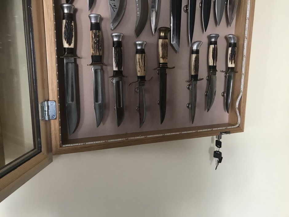Панно для хранения коллекции ножей