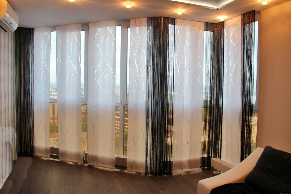 Японские шторы в интерьере гостиной