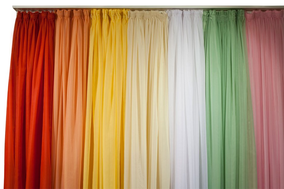 Разноцветные шторы в детскую