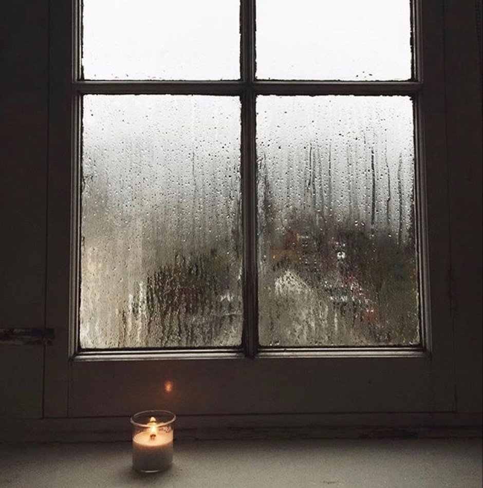Дождь за окном кафе