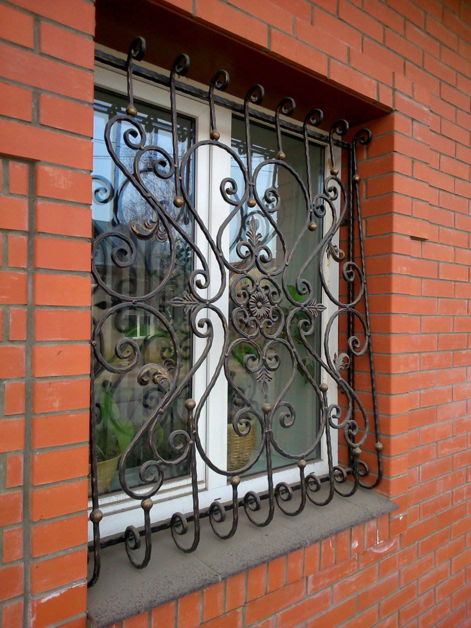 Красивые кованые решетки на окна (53 фото)