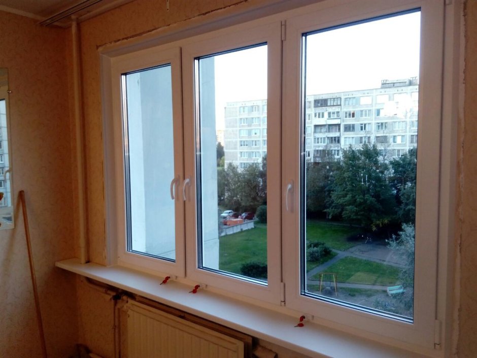 Трехстворчатое окно с фрамугой 200×1,90