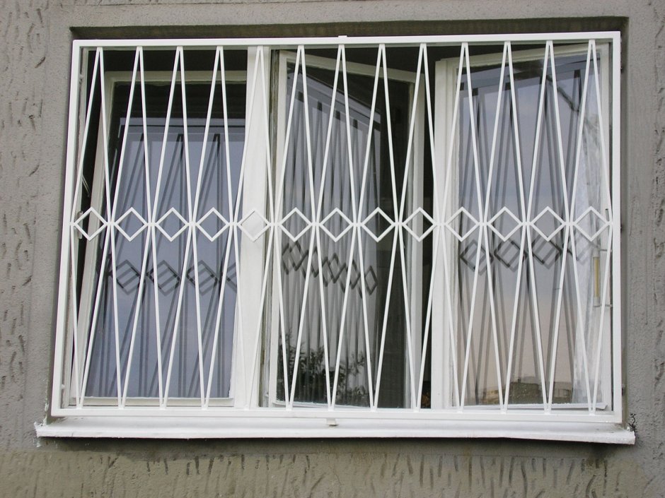Решетки на окна серые