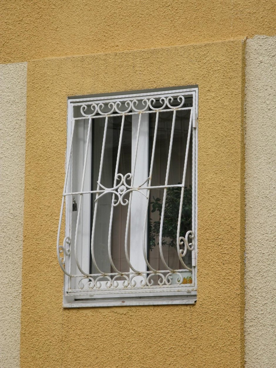 Решетки на окна двустворчатые