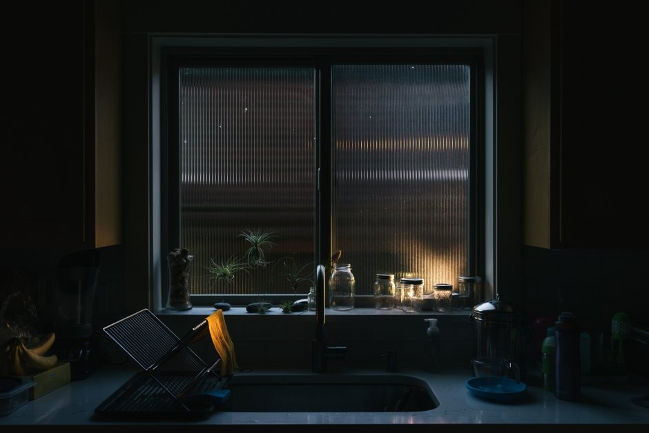 Писатель у окна