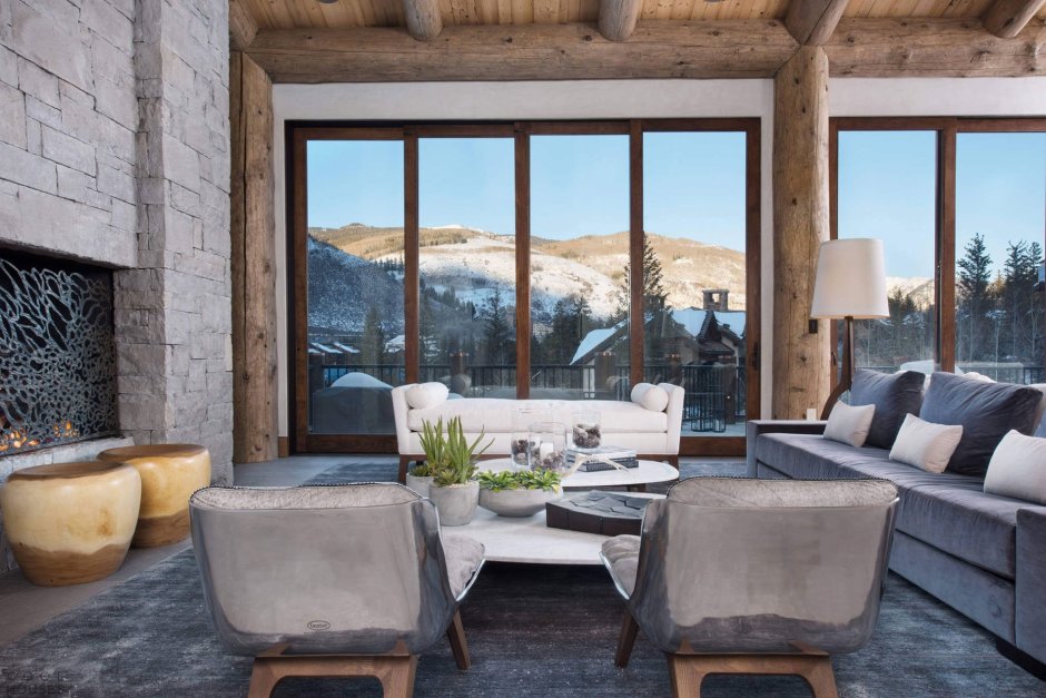 Дом в альпийском стиле с панорамными окнами