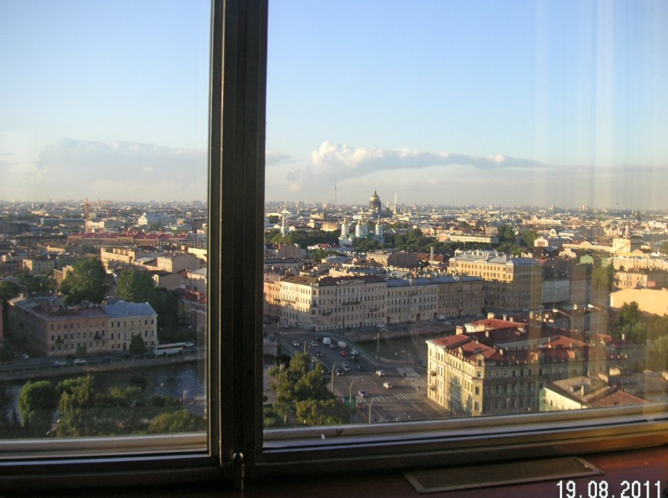 Вид из окна многоэтажки Питер