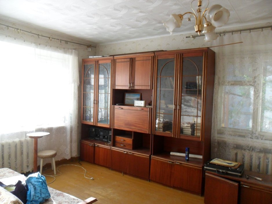 Комната угловая с двумя окнами без мебели