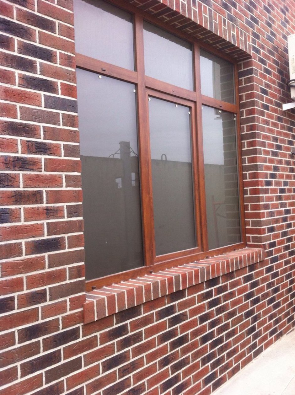 Обрамления окон на фасаде из кирпича