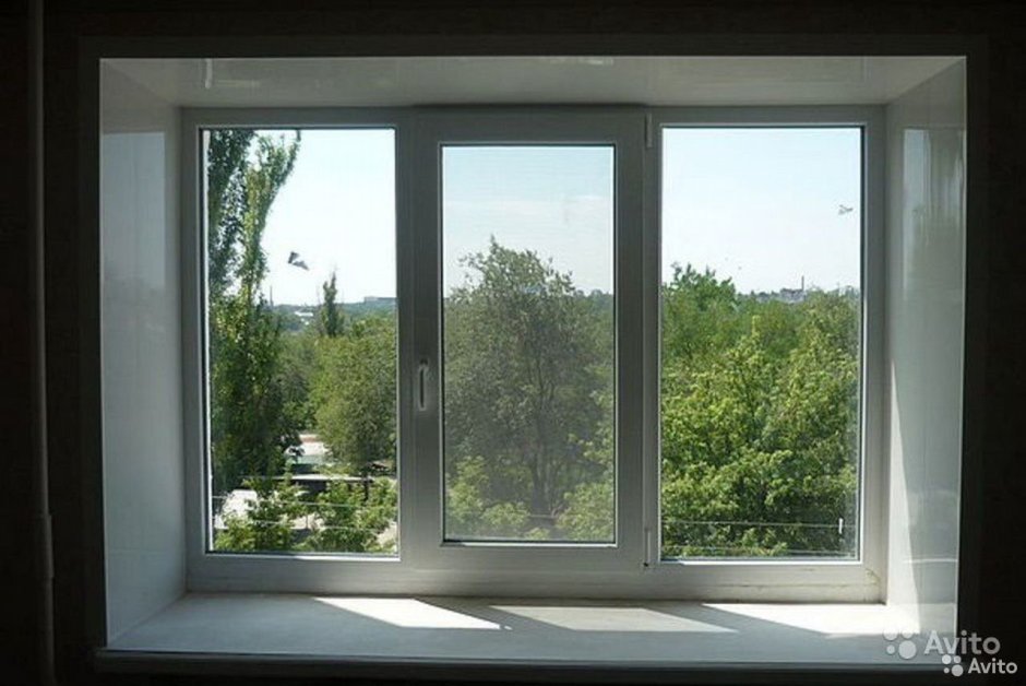 Rehau трехстворчатое окно 1700