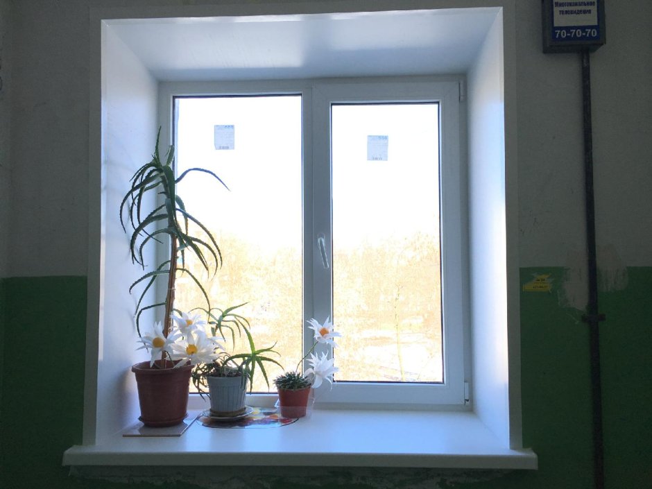 Окно в подъезде