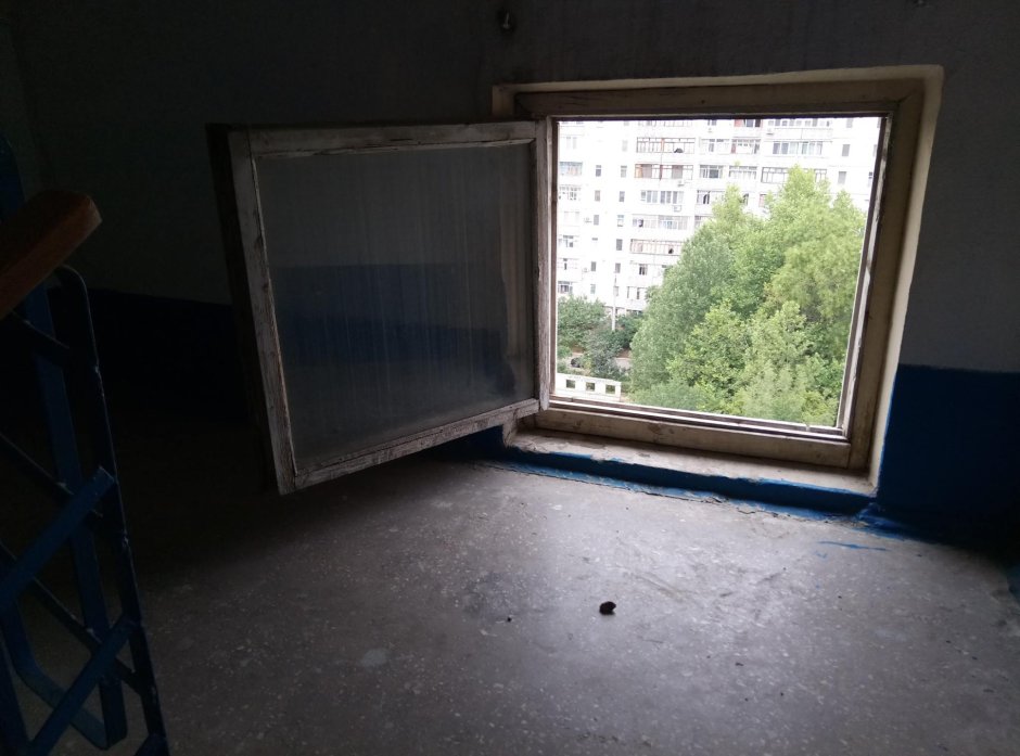 Сиреневый подъезд