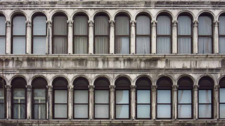 Стеклянный фасад здания текстура