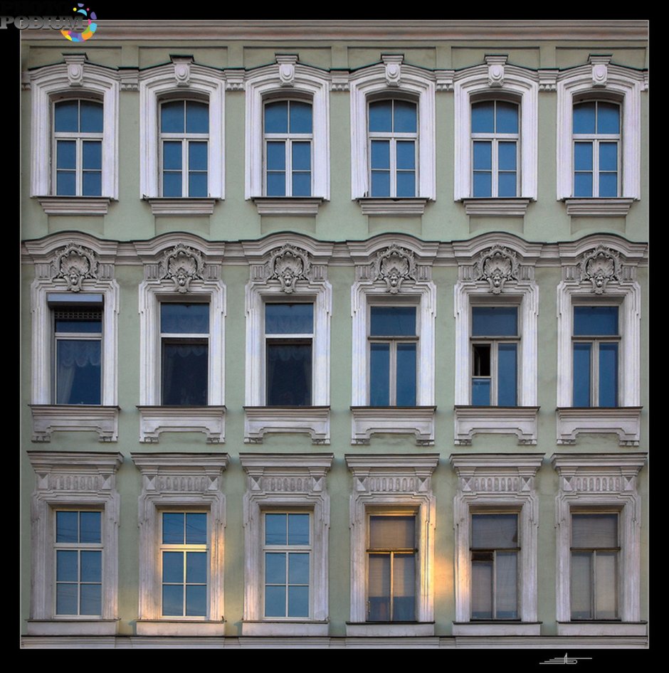 Здание с открытыми окнами