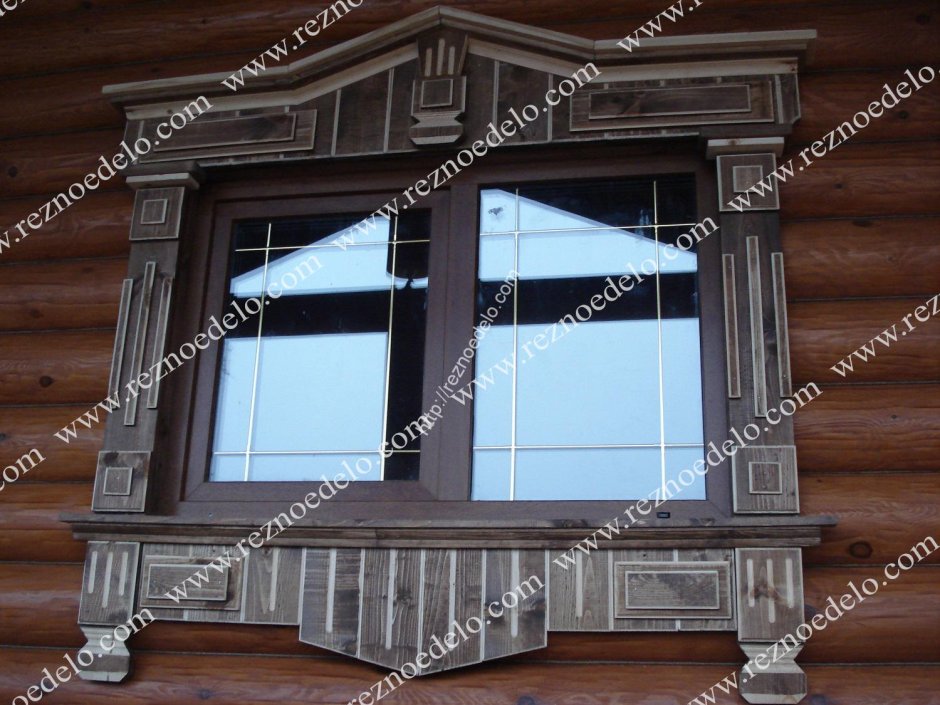 Наличники на окна в деревянном доме брашировкой