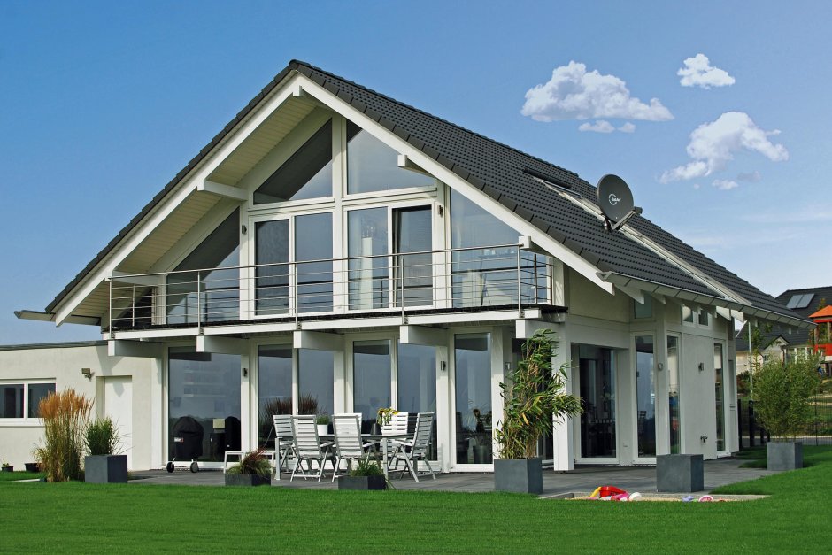 Кирпичный дом с панорамными окнами двухэтажный