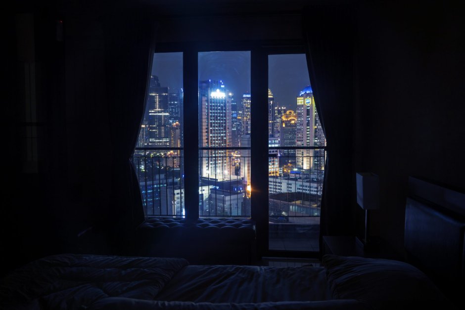 Панорамные окна ночью