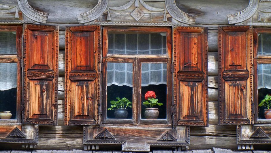 Окно в Старом стиле