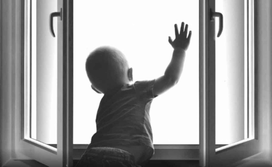 Ребенок и окно безопасность