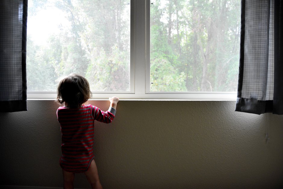 Фото открытых окон с ребенком прозрачные
