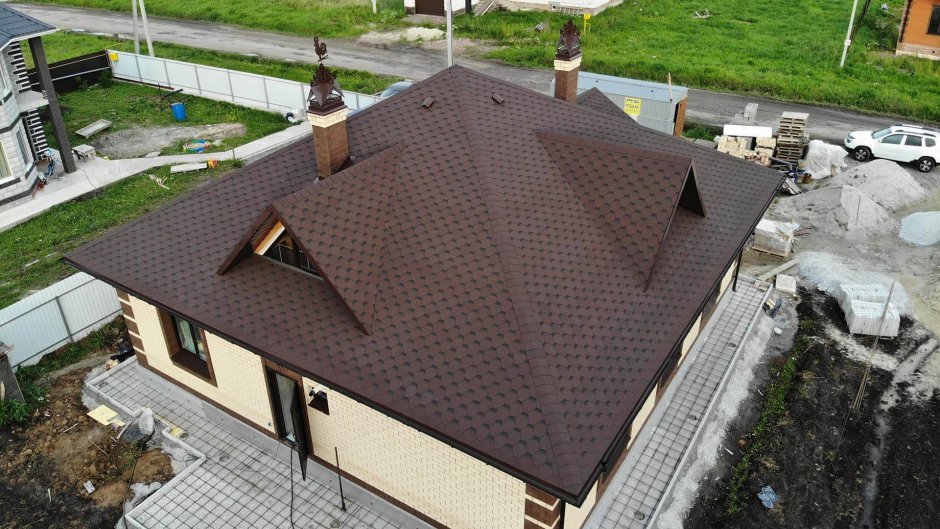 Вальмовая мансардная крыша