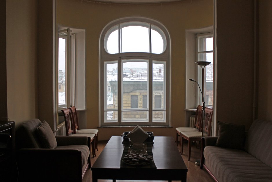 Дом в Питере с разными окнами (47 фото)