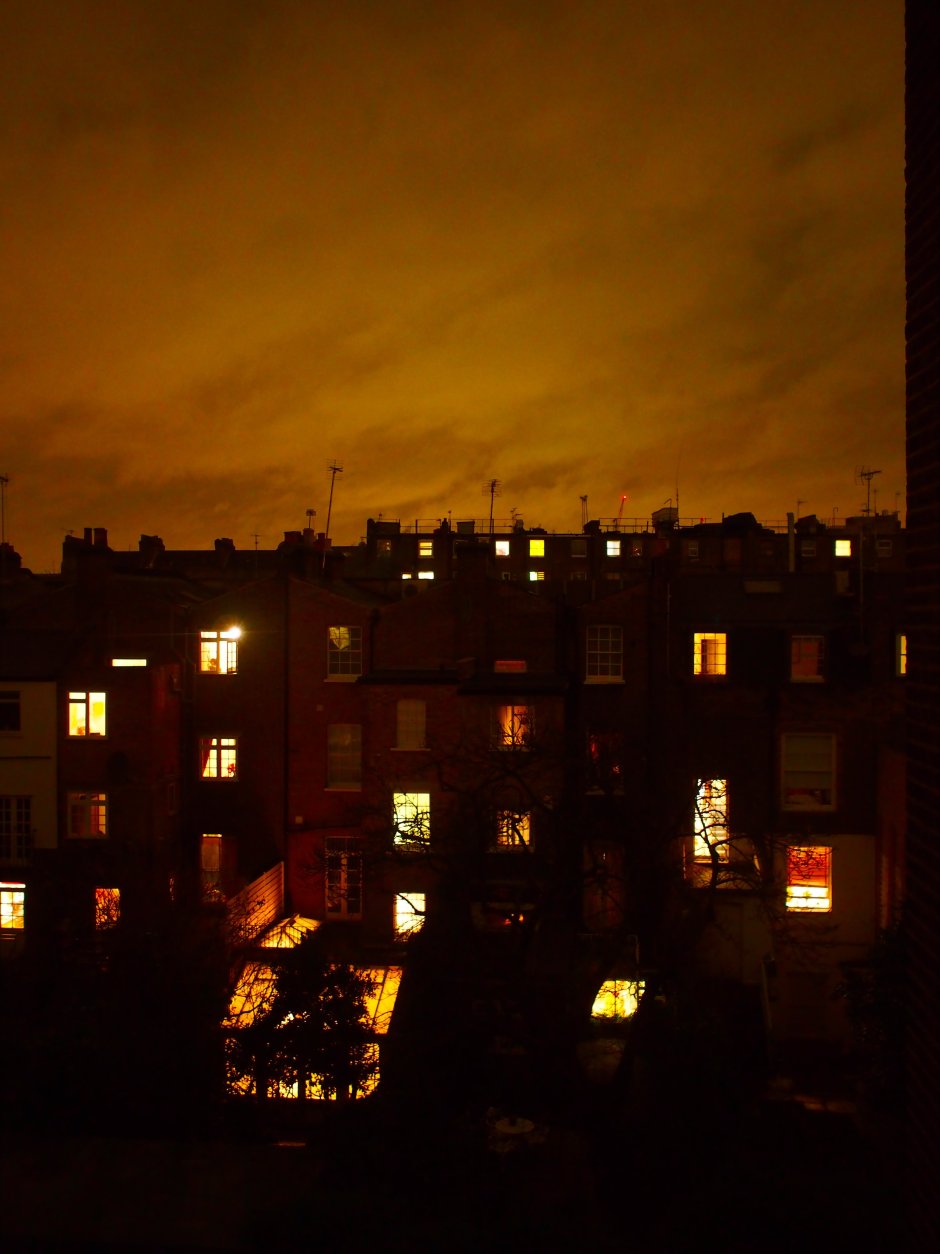 Вечерний город из окна