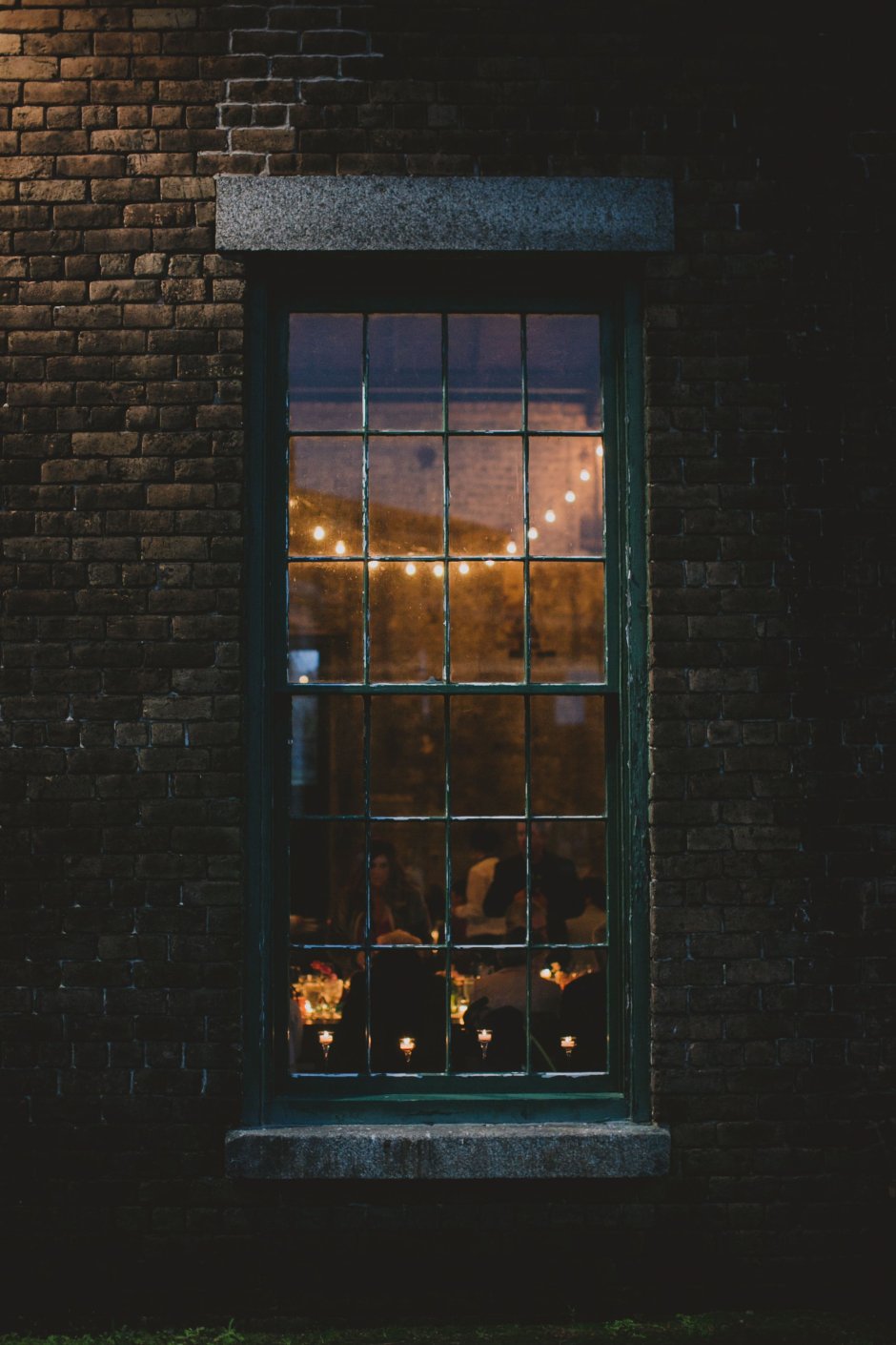 Уютный свет в окне