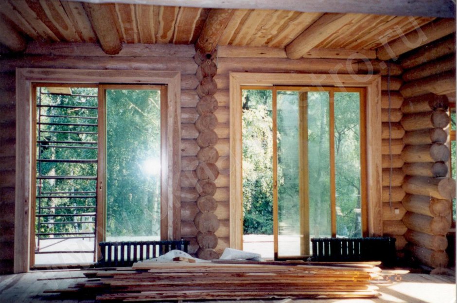 Современный камин в деревянном доме
