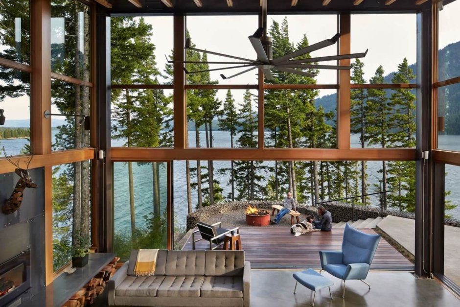 Дом с панорамными окнами в Канаде