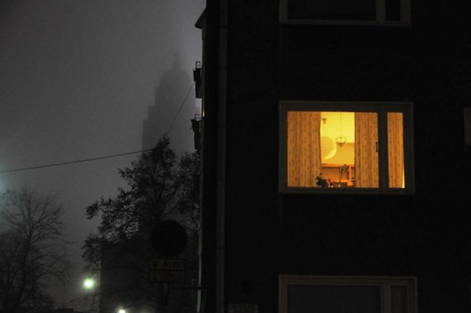 Свет в окнах домов