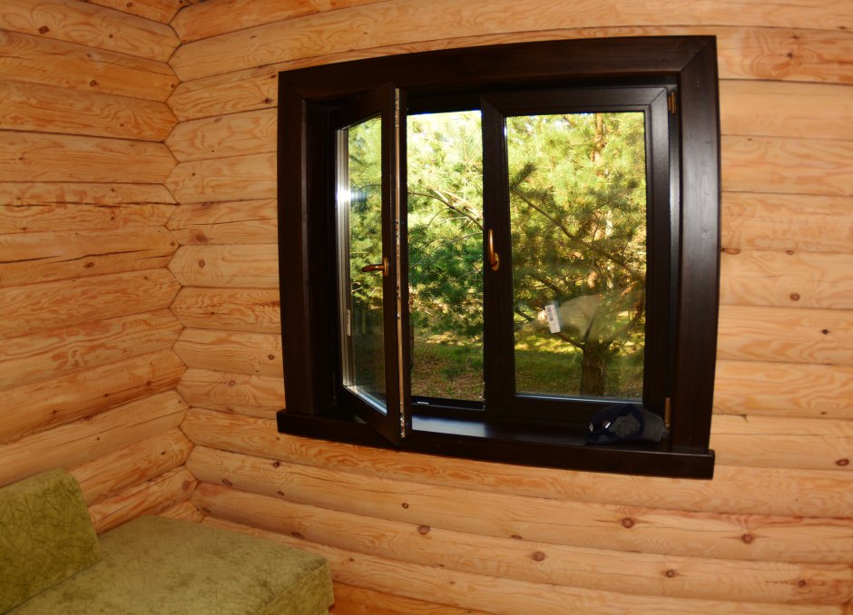 Фото пластиковых окон в деревянных домах в чистовой обсаде