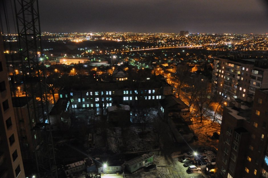 Вид с крыши дома ночью