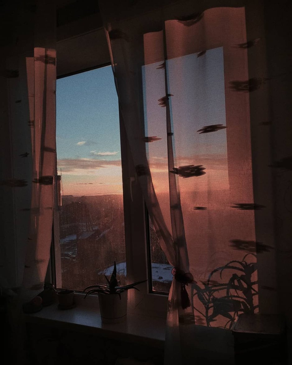 Фон окно закат