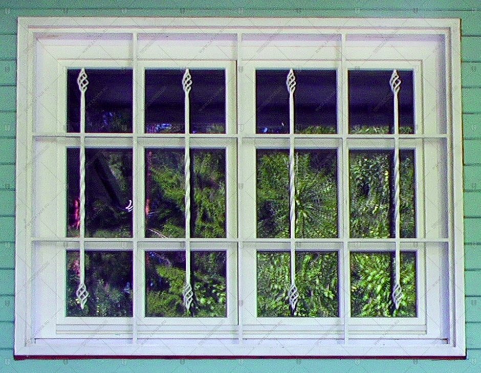 Пластиковые окна с декоративной решеткой