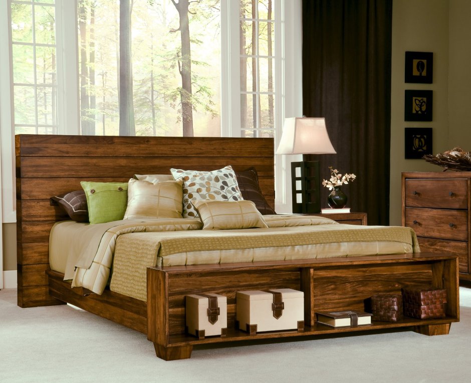 Спальная кровать из дерева